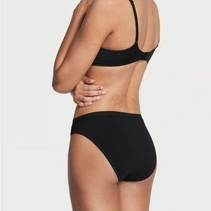 VICTORIA'S SECRET black logo trim
Stretch Cotton Bikini Panty size XL